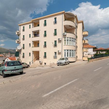 Appartement Apartman Dildo à Trogir Extérieur photo