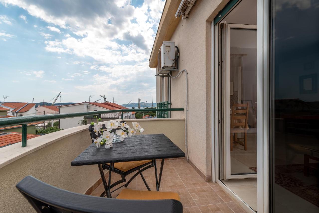 Appartement Apartman Dildo à Trogir Extérieur photo