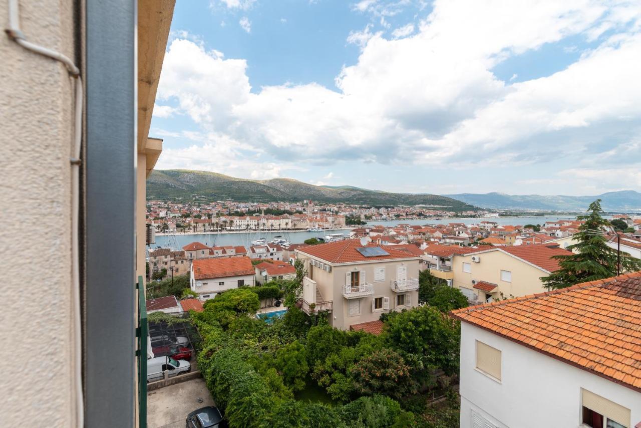 Appartement Apartman Dildo à Trogir Extérieur photo