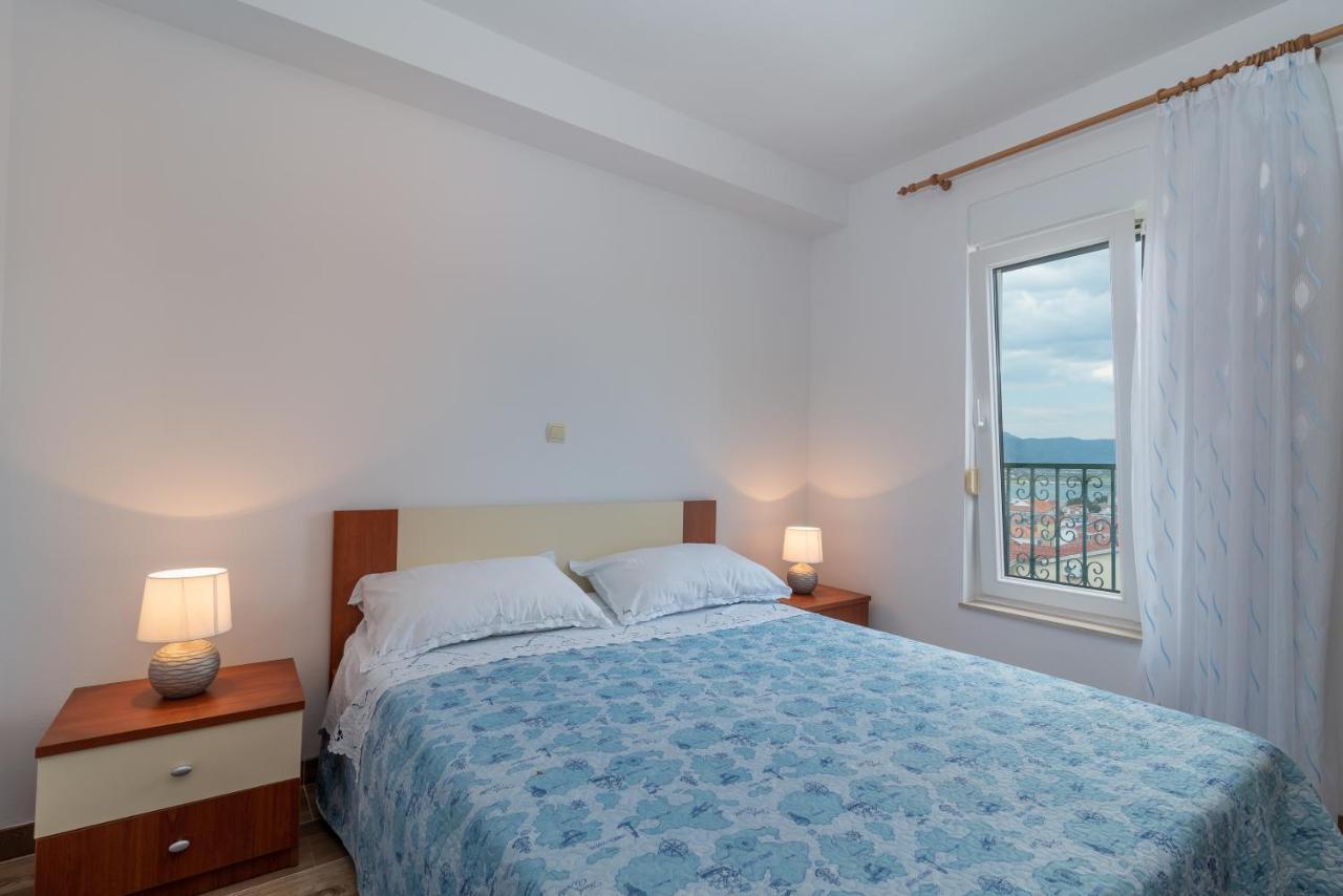 Appartement Apartman Dildo à Trogir Extérieur photo