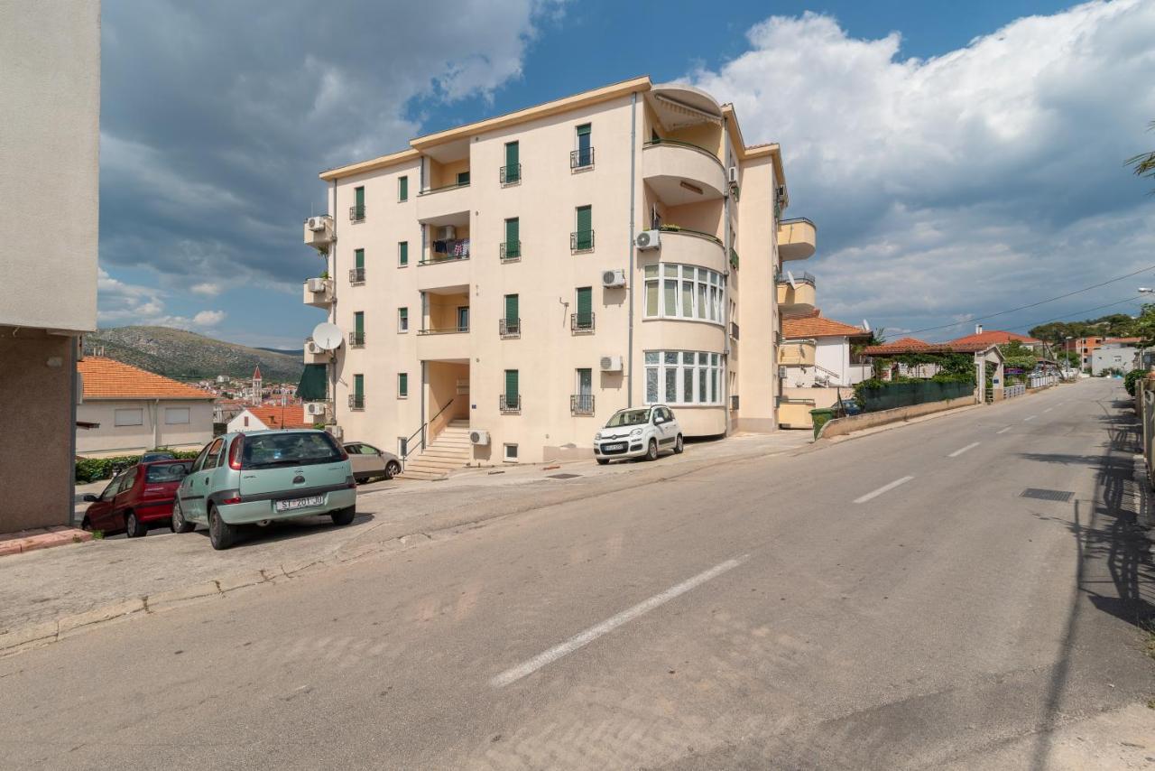 Appartement Apartman Dildo à Trogir Extérieur photo