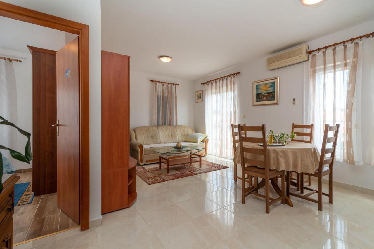 Appartement Apartman Dildo à Trogir Extérieur photo