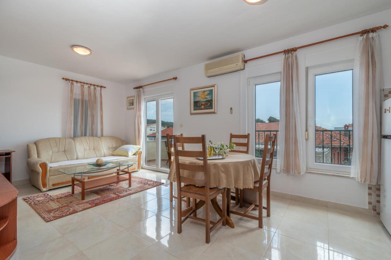 Appartement Apartman Dildo à Trogir Extérieur photo