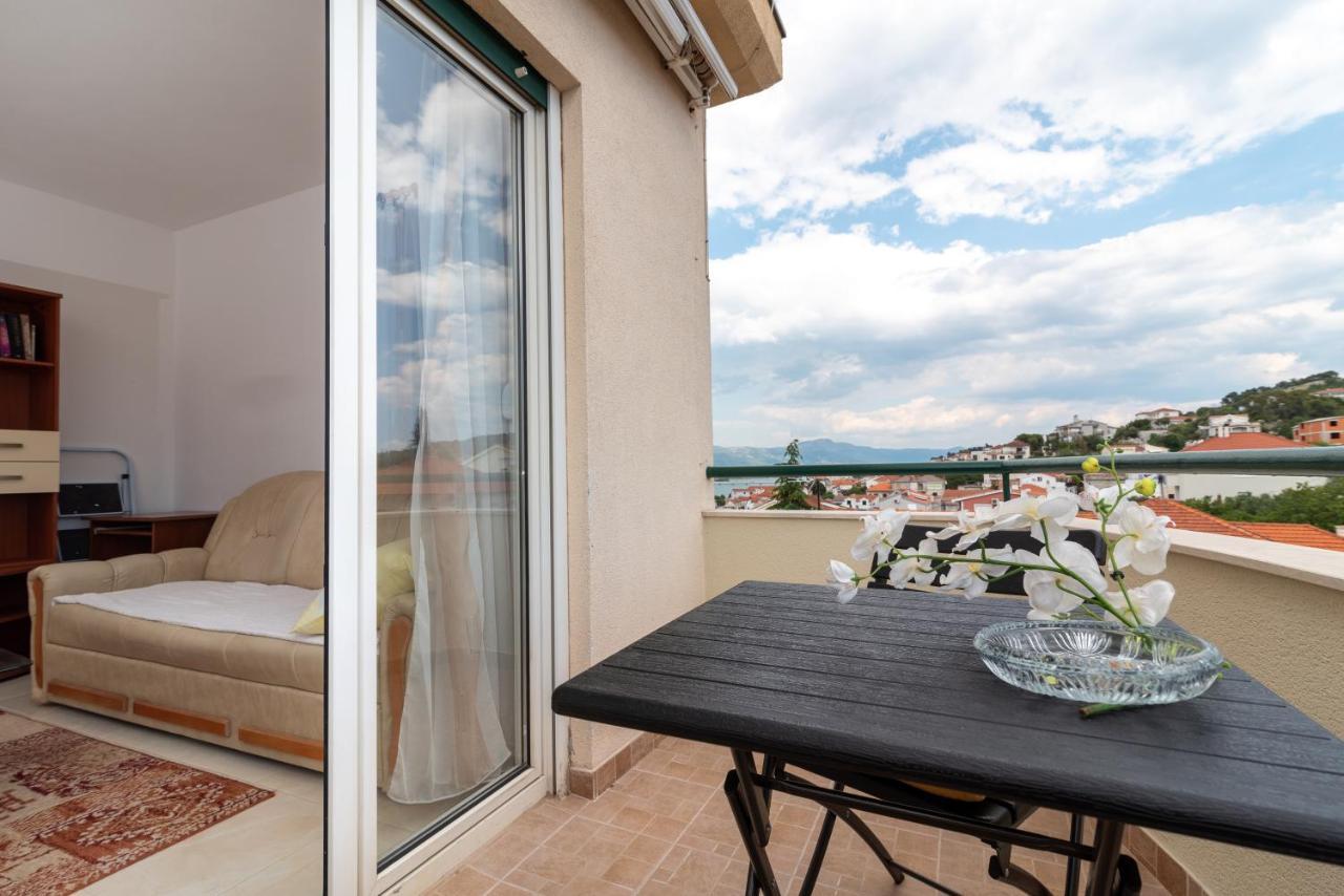 Appartement Apartman Dildo à Trogir Extérieur photo