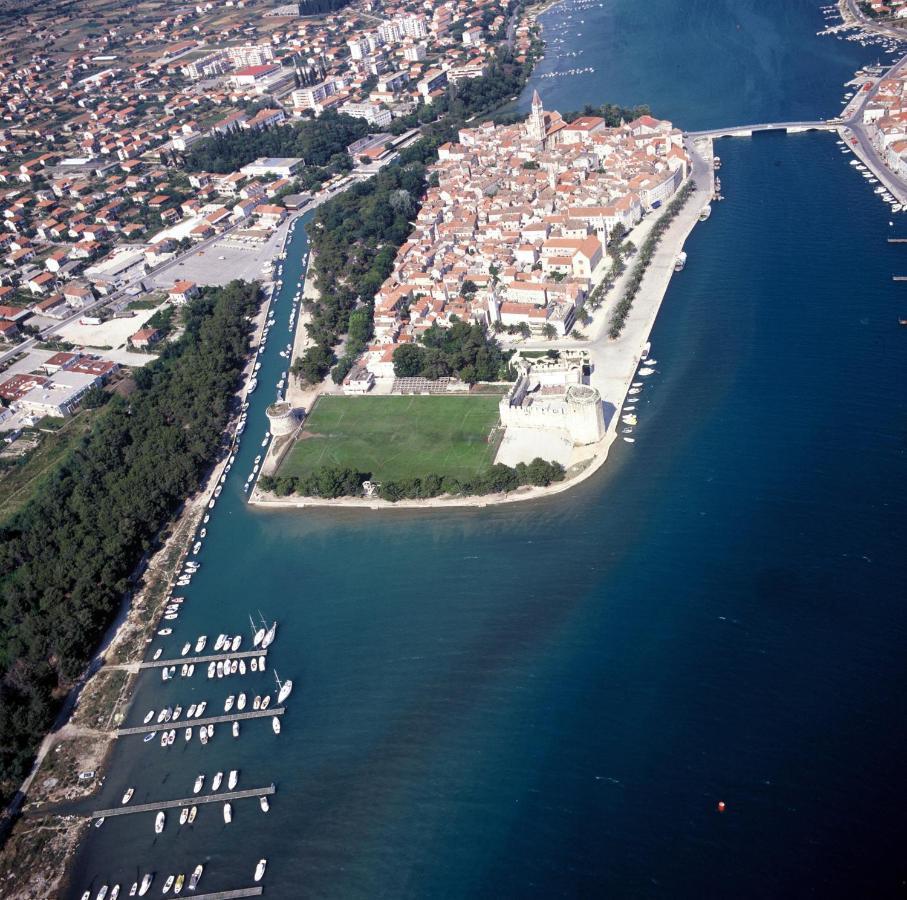 Appartement Apartman Dildo à Trogir Extérieur photo
